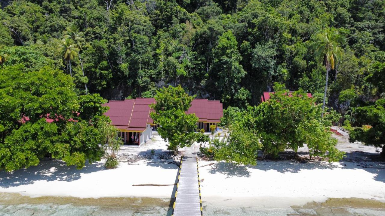 Amoryg And Dive Raja Ampat Guest house