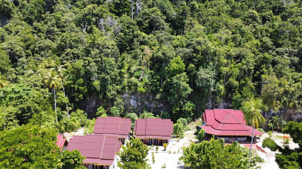 Amoryg And Dive Raja Ampat Guest house *