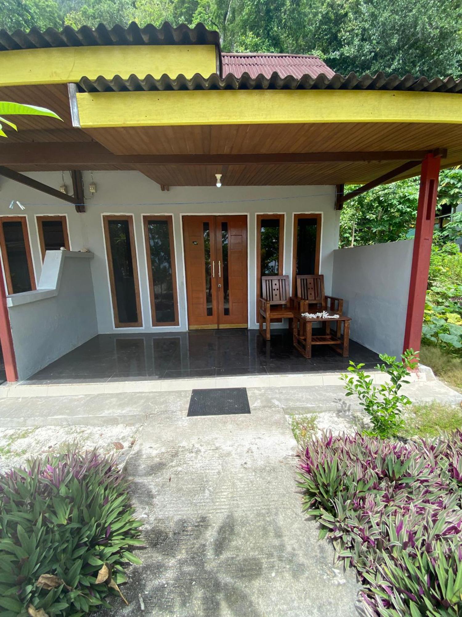 Guest house Amoryg And Dive Raja Ampat Pulau Mansuar